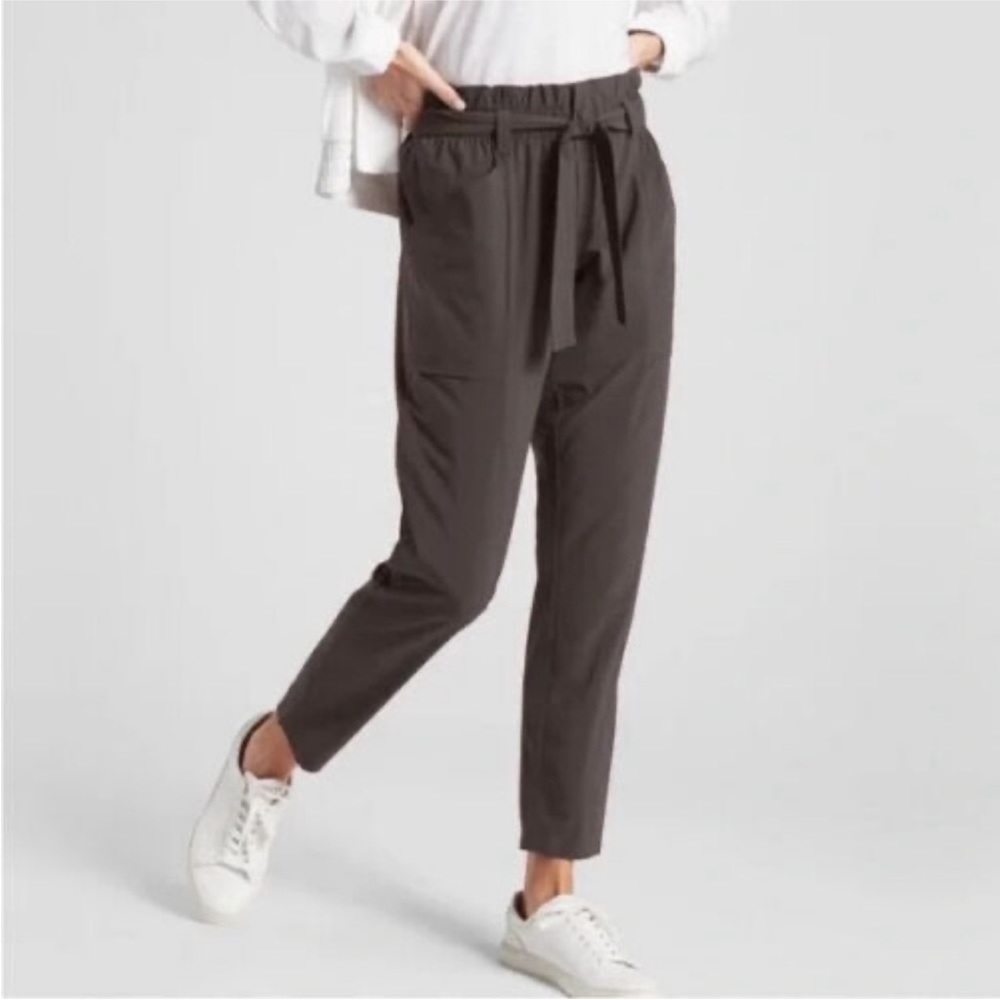 Athleta Skyline Pant Paper Bag Waist Tie Stretchy in Olive Gray Size 10 like new